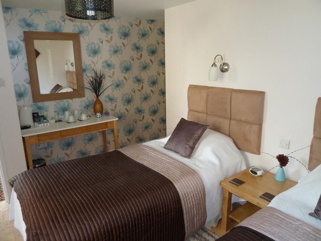The Willows Guest House Takeley Esterno foto