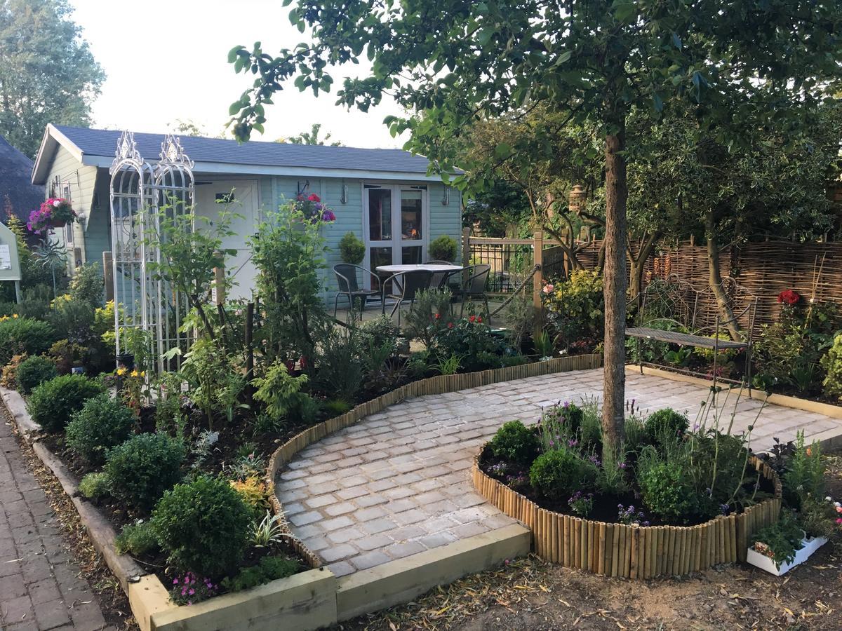 The Willows Guest House Takeley Esterno foto