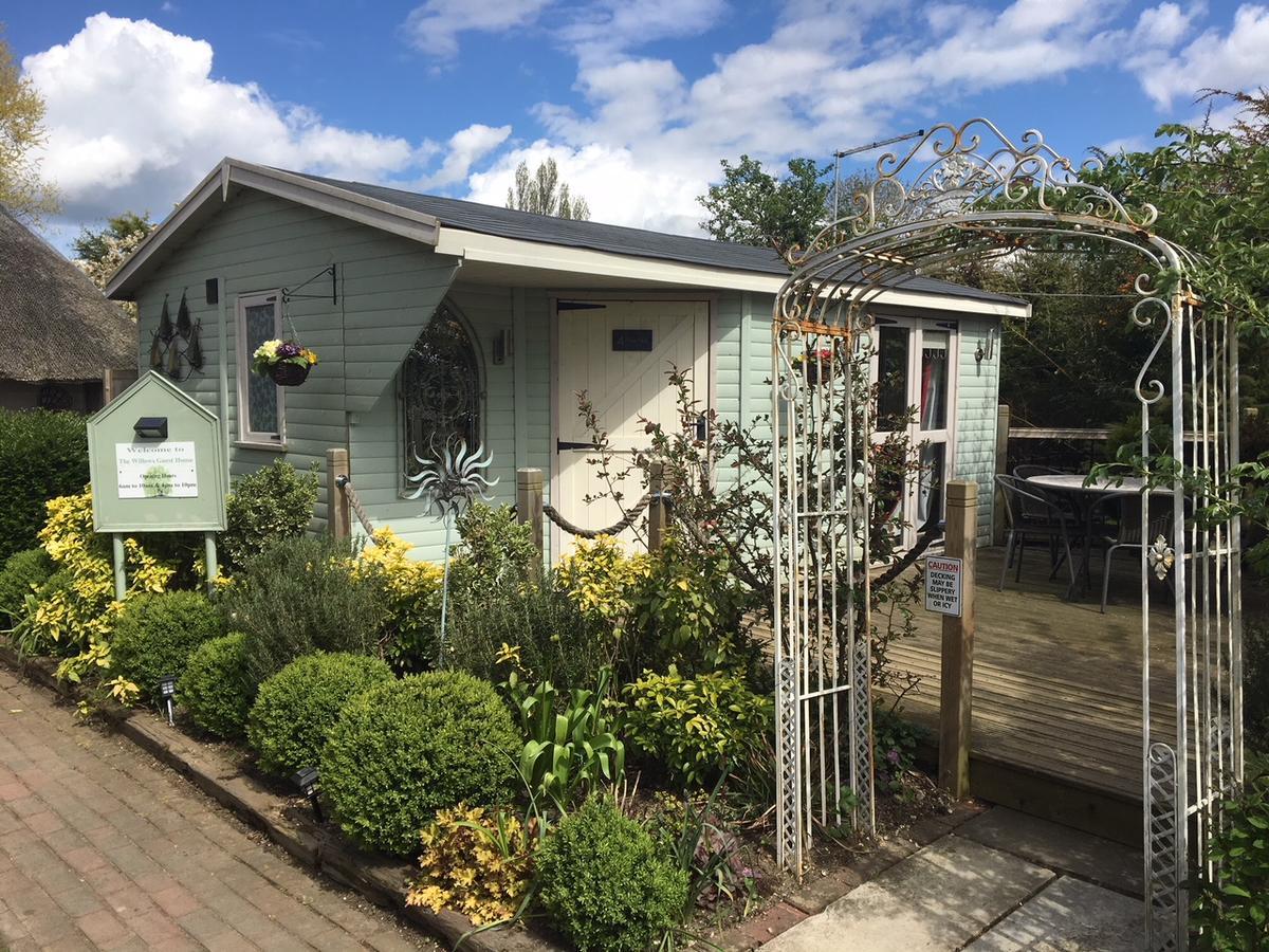 The Willows Guest House Takeley Esterno foto